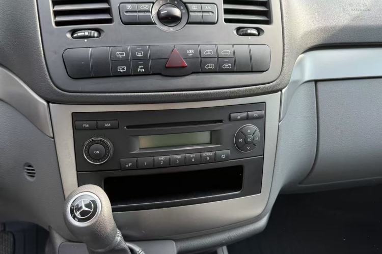 Used Mercedes-Benz Vito 2011 2.5L 7-seater executive version Interior 10