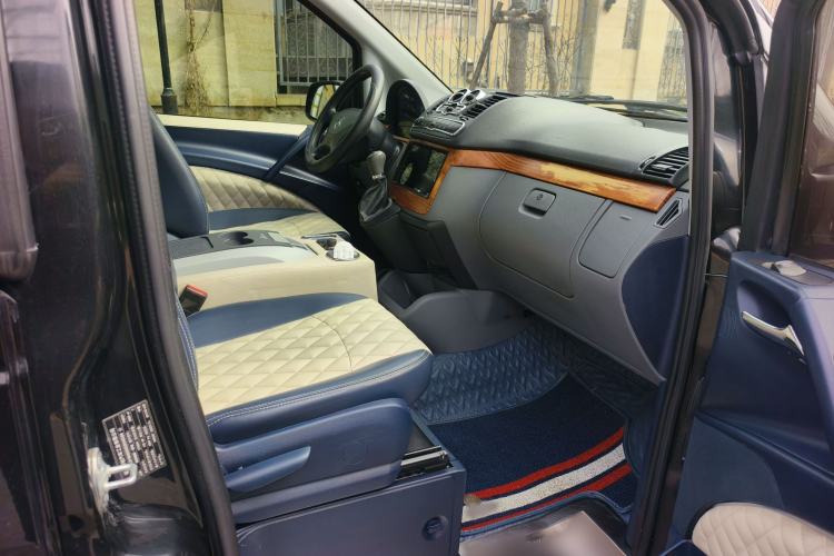 Used Mercedes-Benz Vito 2011 2.5L 7-seater executive version Interior 13