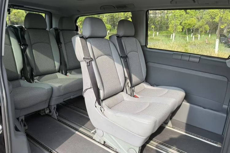 Used Mercedes-Benz Vito 2011 2.5L 7-seater executive version Interior 3