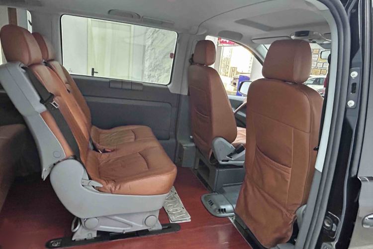 Used Mercedes-Benz Vito 2011 2.5L 7-seater executive version Interior 3