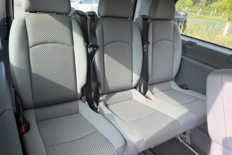 Used Mercedes-Benz Vito 2011 2.5L 7-seater executive version Interior 4
