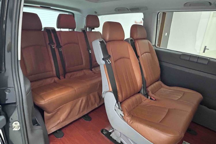 Used Mercedes-Benz Vito 2011 2.5L 7-seater executive version Interior 4