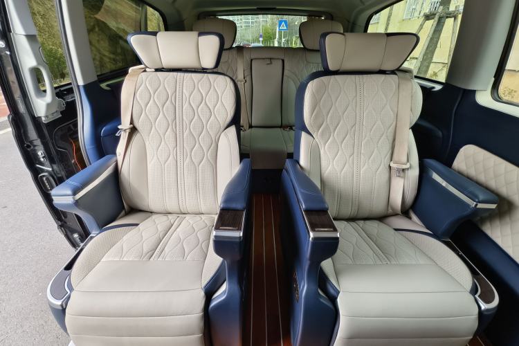 Used Mercedes-Benz Vito 2011 2.5L 7-seater executive version Interior 5