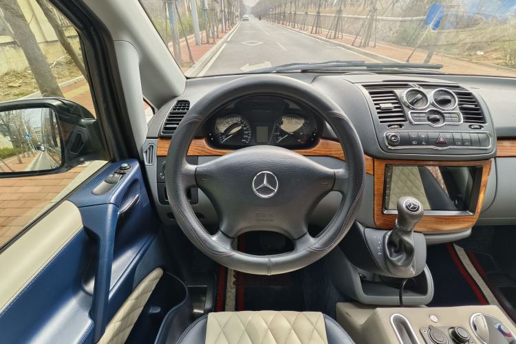 Used Mercedes-Benz Vito 2011 2.5L 7-seater executive version Interior 6