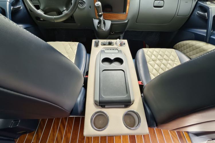 Used Mercedes-Benz Vito 2011 2.5L 7-seater executive version Interior 7