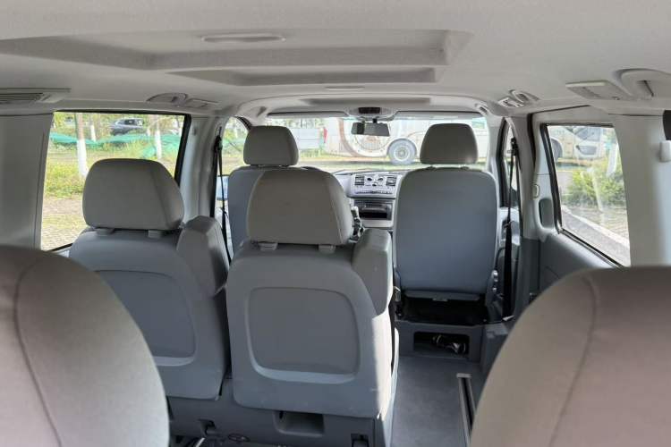 Used Mercedes-Benz Vito 2011 2.5L 7-seater executive version Interior 8