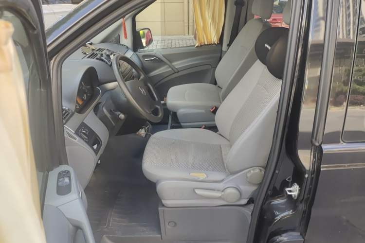 Used Mercedes-Benz Vito 2011 2.5L 7-seater executive version Left Front Seat