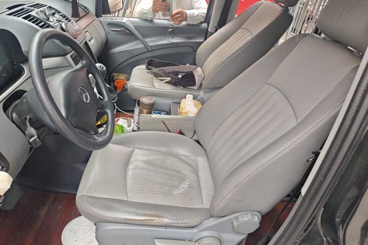 Used Mercedes-Benz Vito 2011 2.5L 7-seater executive version Left Front Seat