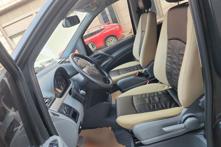 Used Mercedes-Benz Vito 2011 2.5L 7-seater executive version Left Front Seat