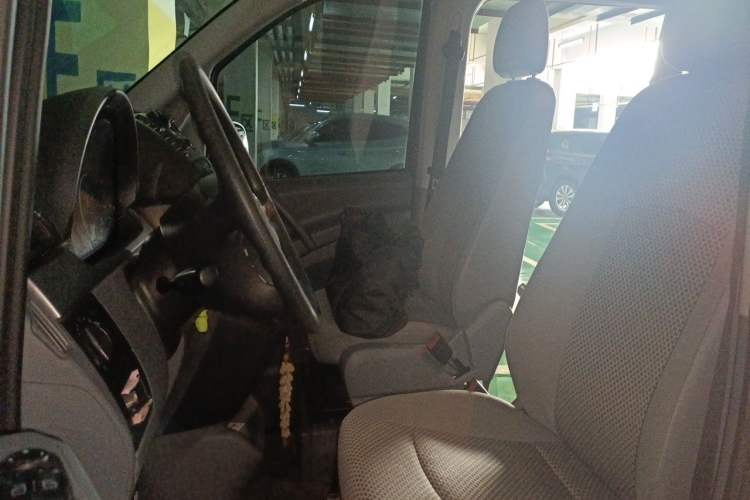 Used Mercedes-Benz Vito 2011 2.5L 7-seater executive version Left Front Seat