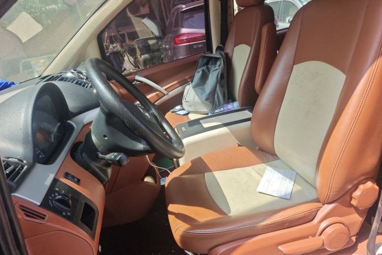 Used Mercedes-Benz Vito 2011 2.5L 7-seater executive version Left Front Seat