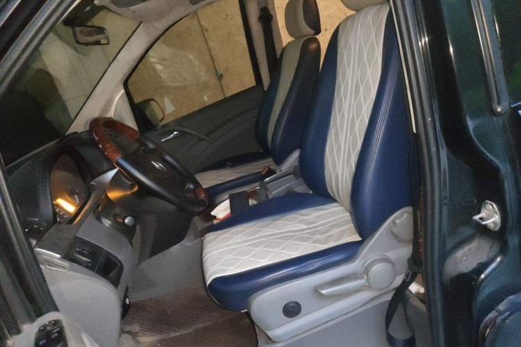 Used Mercedes-Benz Vito 2011 2.5L 7-seater executive version Left Front Seat