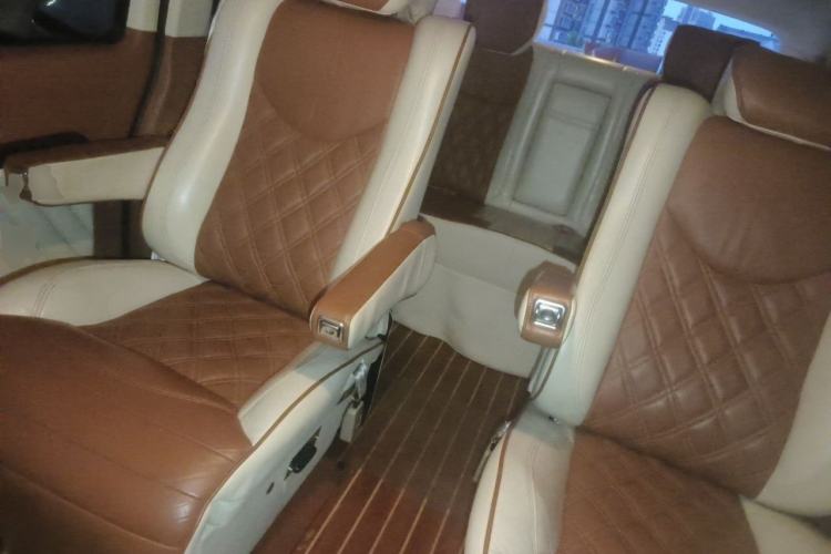 Used Mercedes-Benz Vito 2011 2.5L 7-seater executive version Left Rear Seat