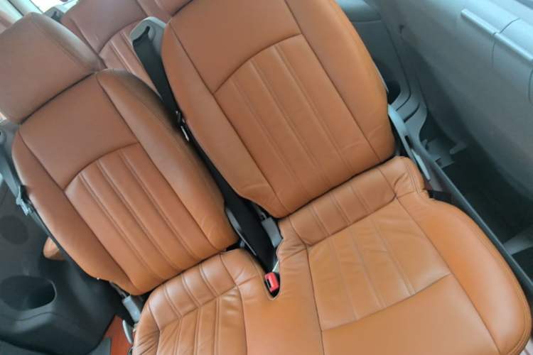 Used Mercedes-Benz Vito 2011 2.5L 7-seater executive version Left Rear Seat