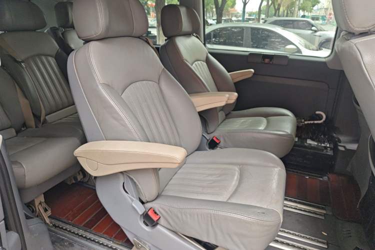 Used Mercedes-Benz Vito 2011 2.5L 7-seater executive version Left Rear Seat