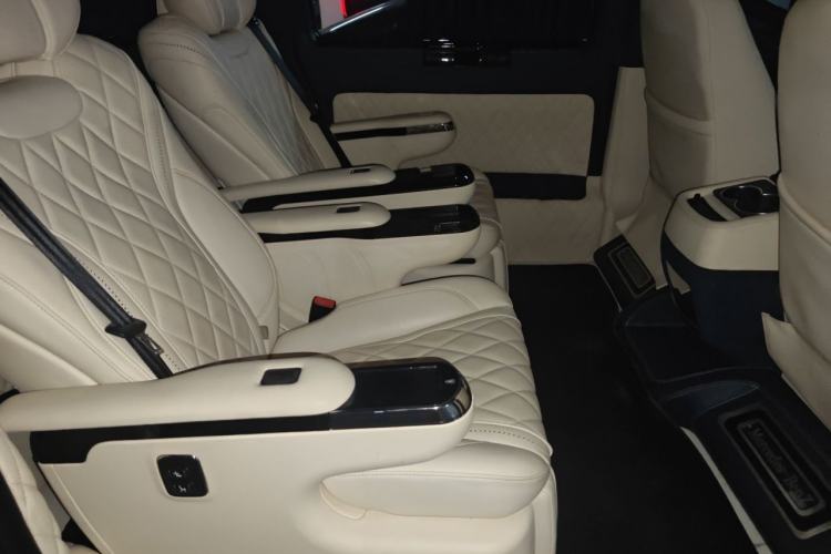 Used Mercedes-Benz Vito 2011 2.5L 7-seater executive version Left Rear Seat