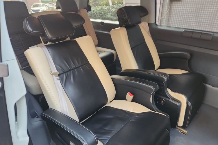 Used Mercedes-Benz Vito 2011 2.5L 7-seater executive version Left Rear Seat