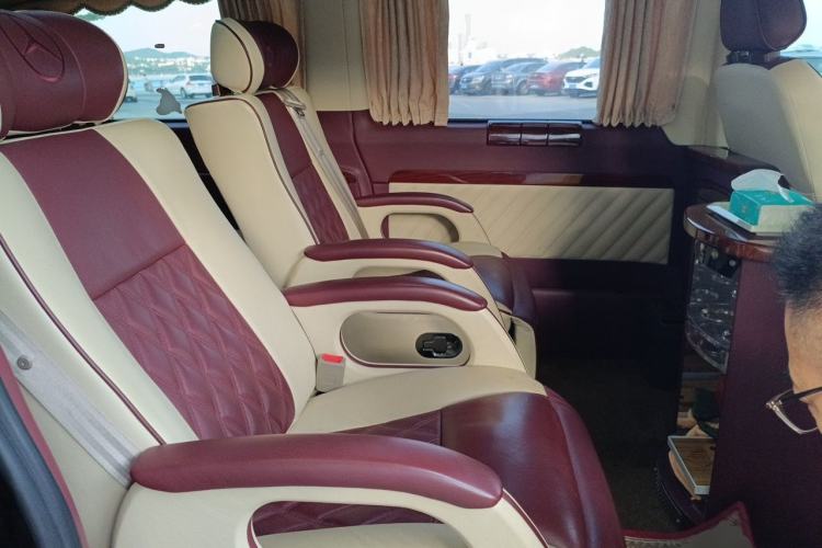 Used Mercedes-Benz Vito 2011 2.5L 7-seater executive version Left Rear Seat