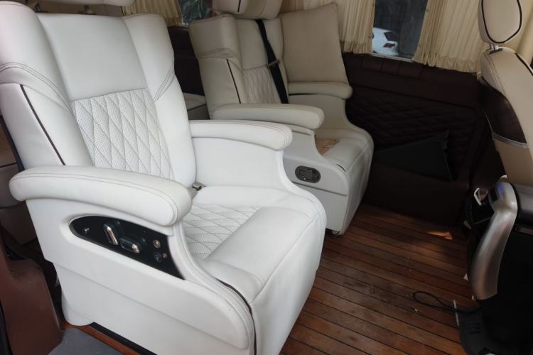 Used Mercedes-Benz Vito 2011 2.5L 7-seater executive version Left Rear Seat