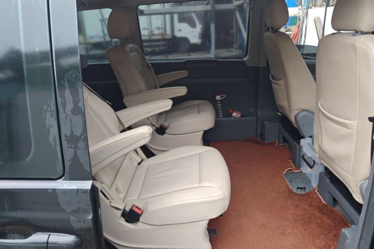 Used Mercedes-Benz Vito 2011 2.5L 7-seater executive version Left Rear Seat