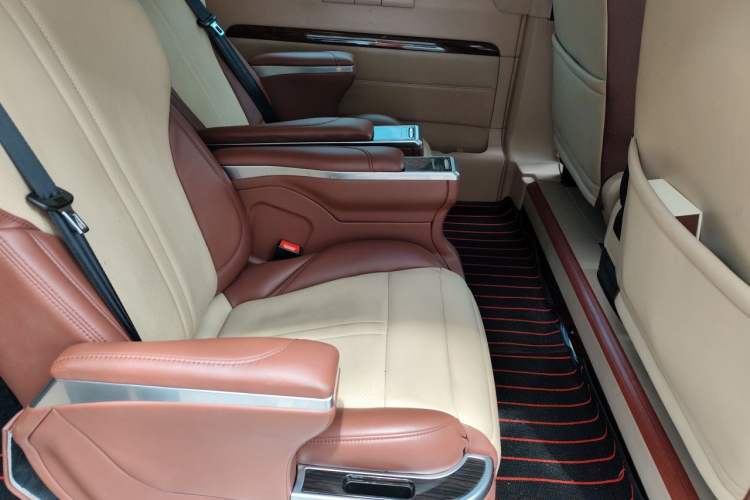 Used Mercedes-Benz Vito 2011 2.5L 7-seater executive version Left Rear Seat