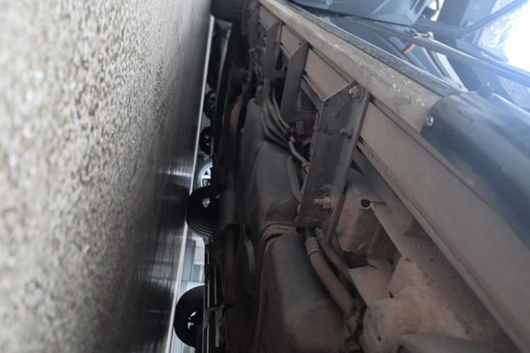 Used Mercedes-Benz Vito 2011 2.5L 7-seater executive version Left Side Sill