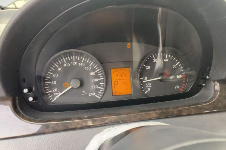 Used Mercedes-Benz Vito 2011 2.5L Elite Edition Odometer Close Up