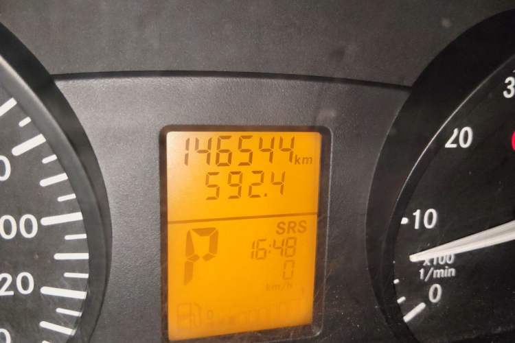 Used Mercedes-Benz Vito 2011 2.5L Elite Edition Odometer Close Up