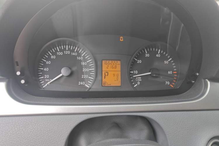 Used Mercedes-Benz Vito 2011 2.5L Elite Edition Odometer Close Up