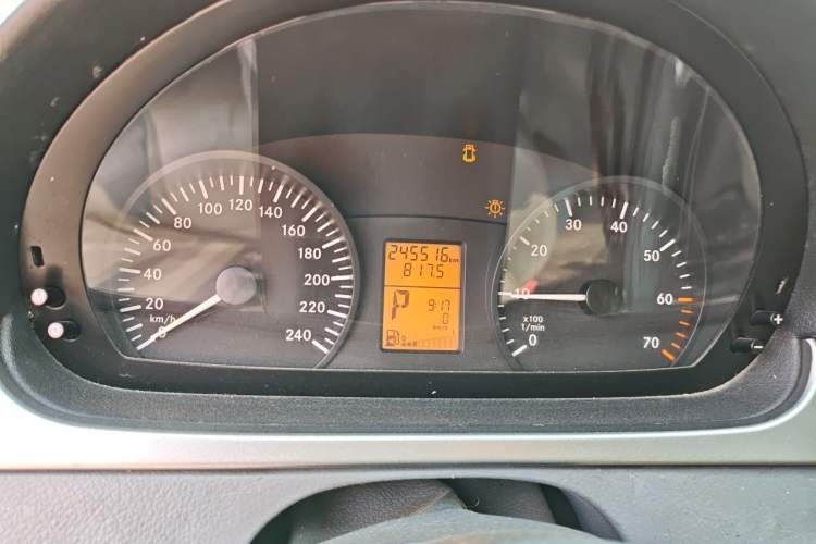 Used Mercedes-Benz Vito  Odometer Close Up
