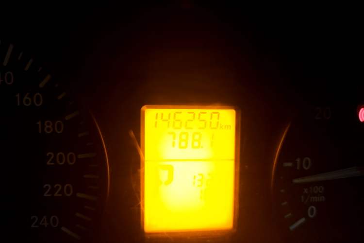 Used Mercedes-Benz Vito 2011 2.5L Elite Edition Odometer Close Up