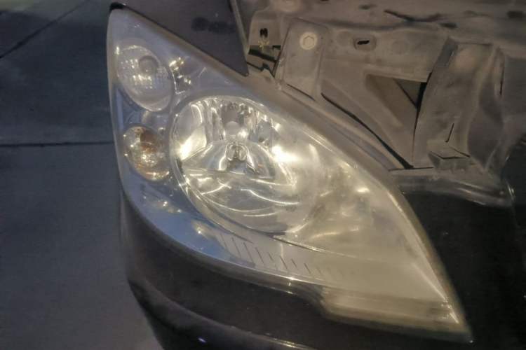 Used Mercedes-Benz Vito 2011 2.5L 7-seater executive version Right Front Headlight