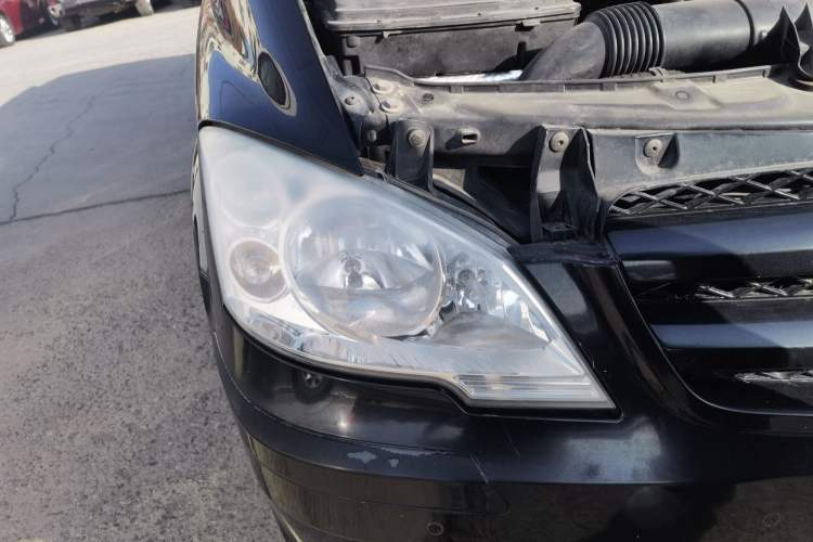 Used Mercedes-Benz Vito 2011 2.5L Elite Edition Right Front Headlight