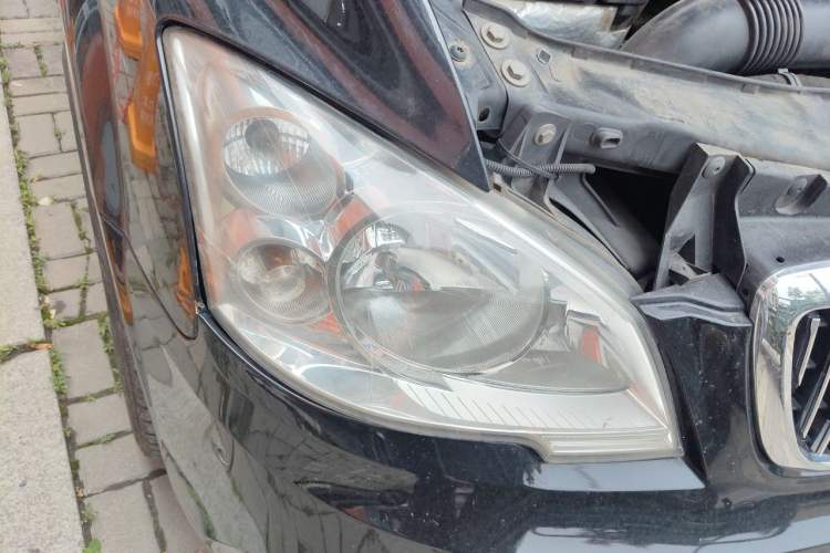 Used Mercedes-Benz Vito 2011 2.5L Elite Edition Right Front Headlight