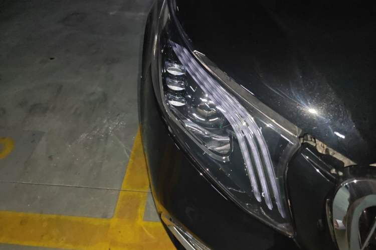 Used Mercedes-Benz Vito 2011 2.5L 7-seater executive version Right Front Headlight