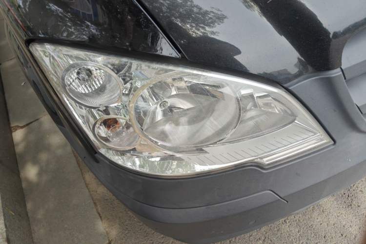 Used Mercedes-Benz Vito 2011 2.5L Elite Edition Right Front Headlight