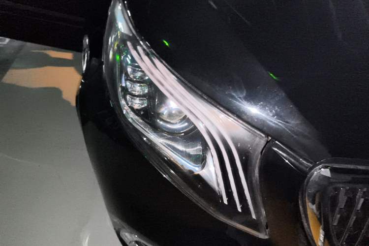 Used Mercedes-Benz Vito 2011 2.5L Elite Edition Right Front Headlight