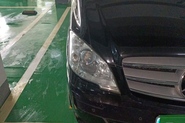 Used Mercedes-Benz Vito 2011 2.5L 7-seater executive version Right Front Headlight