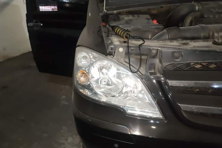 Used Mercedes-Benz Vito 2011 2.5L 7-seater executive version Right Front Headlight