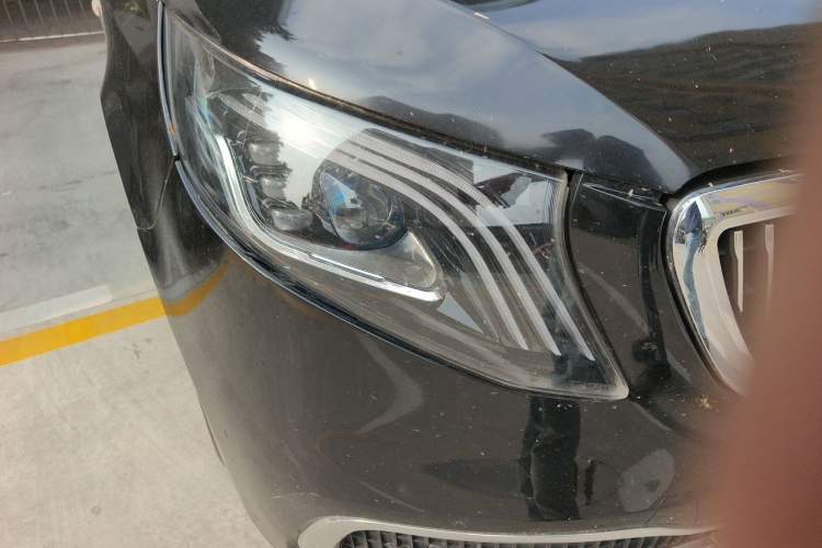 Used Mercedes-Benz Vito 2011 2.5L 7-seater executive version Right Front Headlight