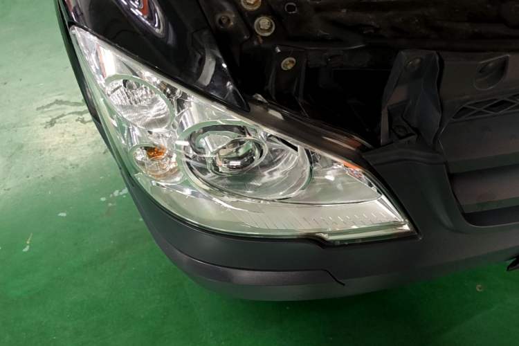 Used Mercedes-Benz Vito 2011 2.5L Elite Edition Right Front Headlight