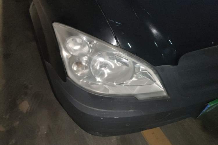 Used Mercedes-Benz Vito 2011 2.5L 7-seater executive version Right Front Headlight