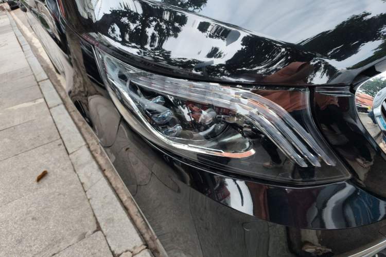 Used Mercedes-Benz Vito 2011 2.5L 7-seater executive version Right Front Headlight