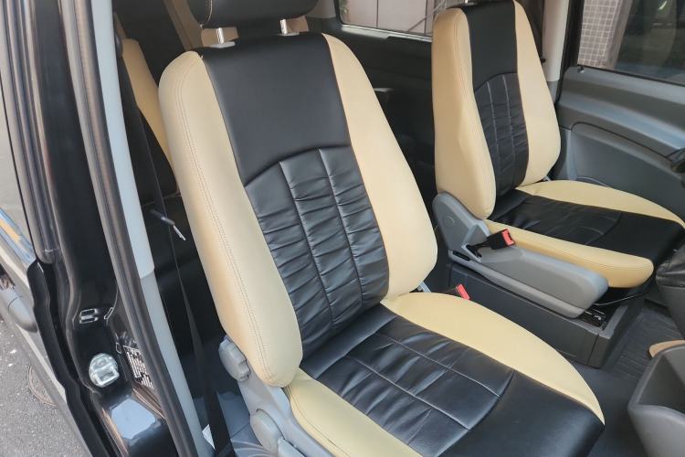 Used Mercedes-Benz Vito 2011 2.5L 7-seater executive version Right Front Seat