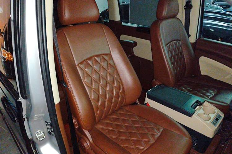 Used Mercedes-Benz Vito 2011 2.5L 7-seater executive version Right Front Seat