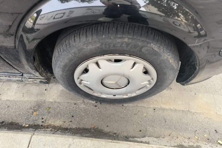 Used Mercedes-Benz Vito 2011 2.5L Elite Edition Right Front Wheel Hub