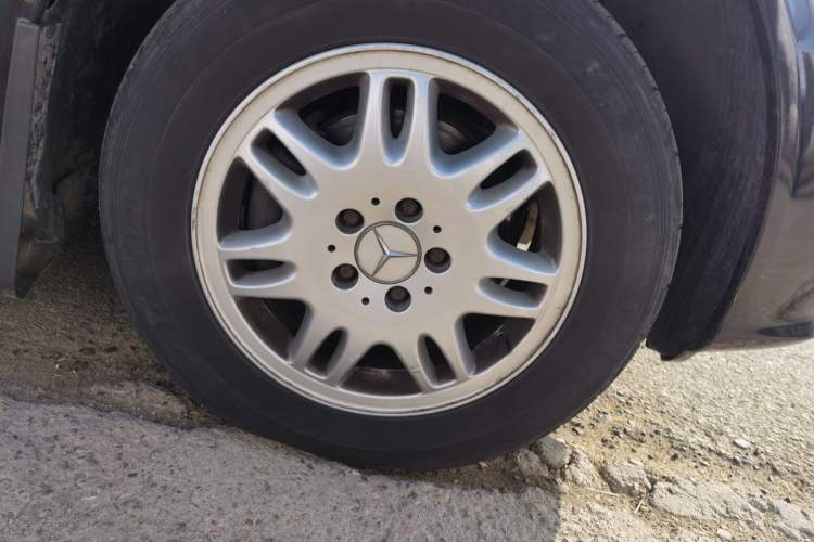 Used Mercedes-Benz Vito 2011 2.5L Elite Edition Right Front Wheel Hub