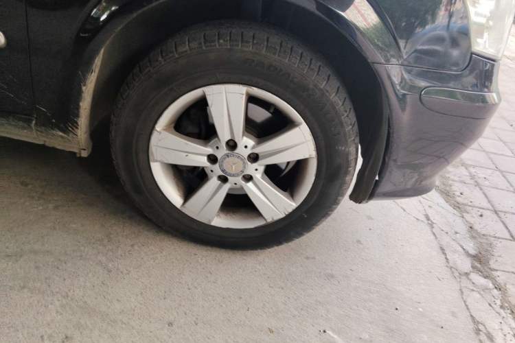 Used Mercedes-Benz Vito 2011 2.5L Elite Edition Right Front Wheel Hub