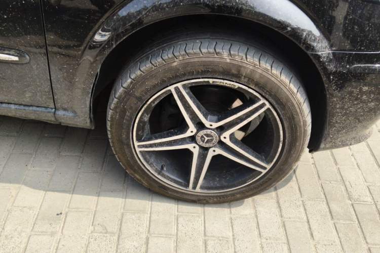 Used Mercedes-Benz Vito 2011 2.5L Business Edition Right Front Wheel Hub