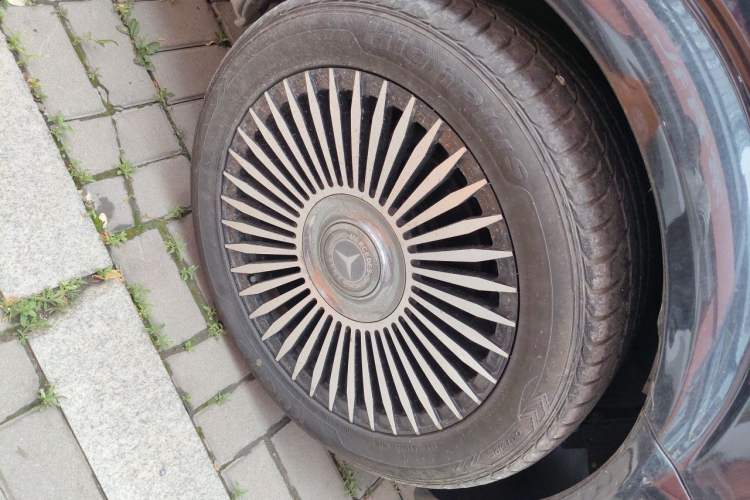 Used Mercedes-Benz Vito 2011 2.5L Elite Edition Right Front Wheel Hub